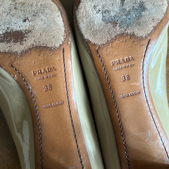 Timeless Patent Leather PRADA Pumps - Picture 7 of 8